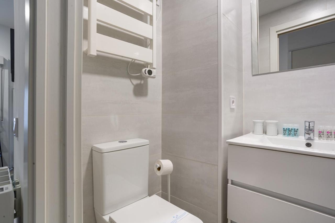 1 Bedroom 1 Bathroom Furnished - Av De America - Studio - Mintystay Madrid Eksteriør bilde